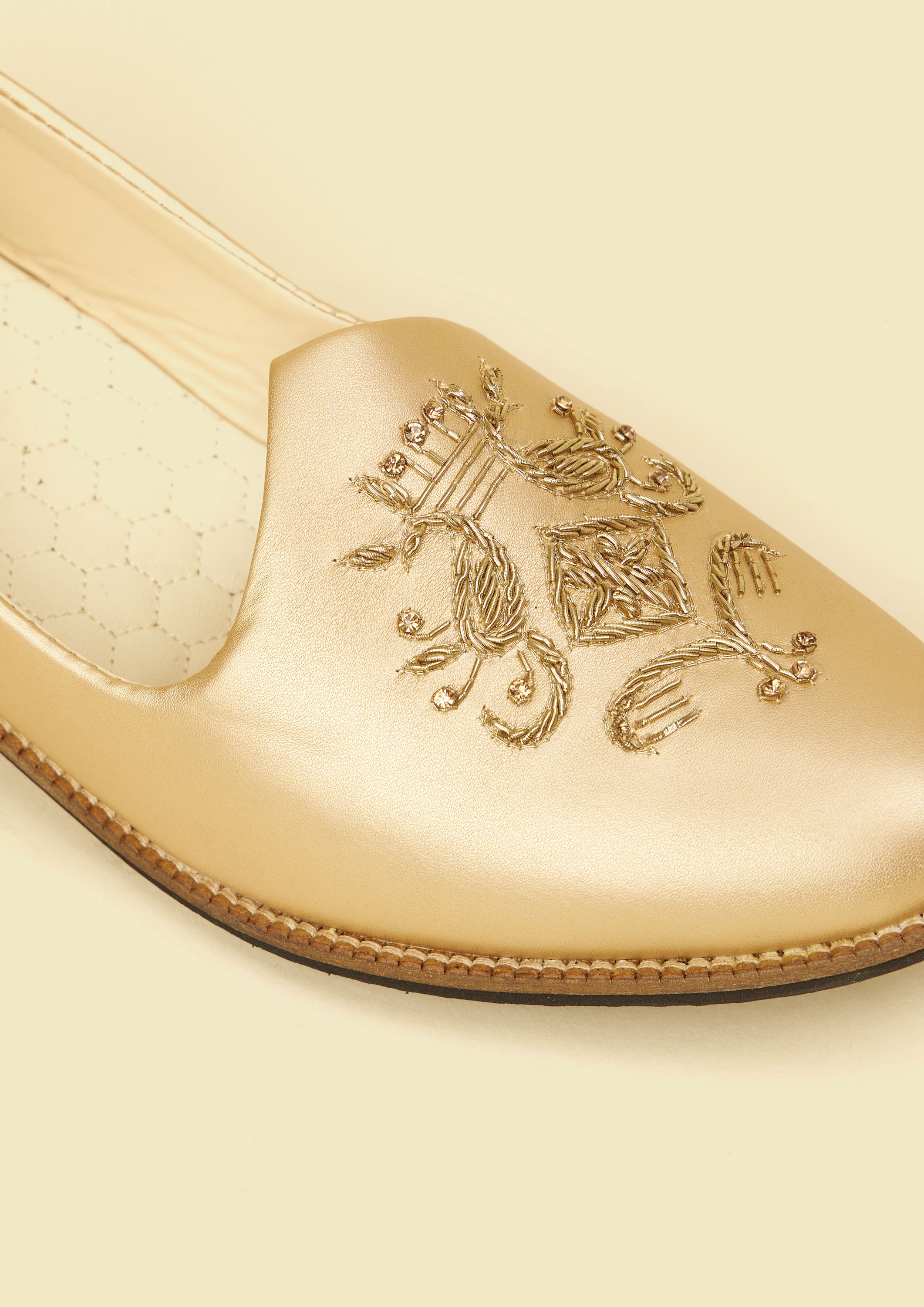 Twamev Men Golden Elegance Juti