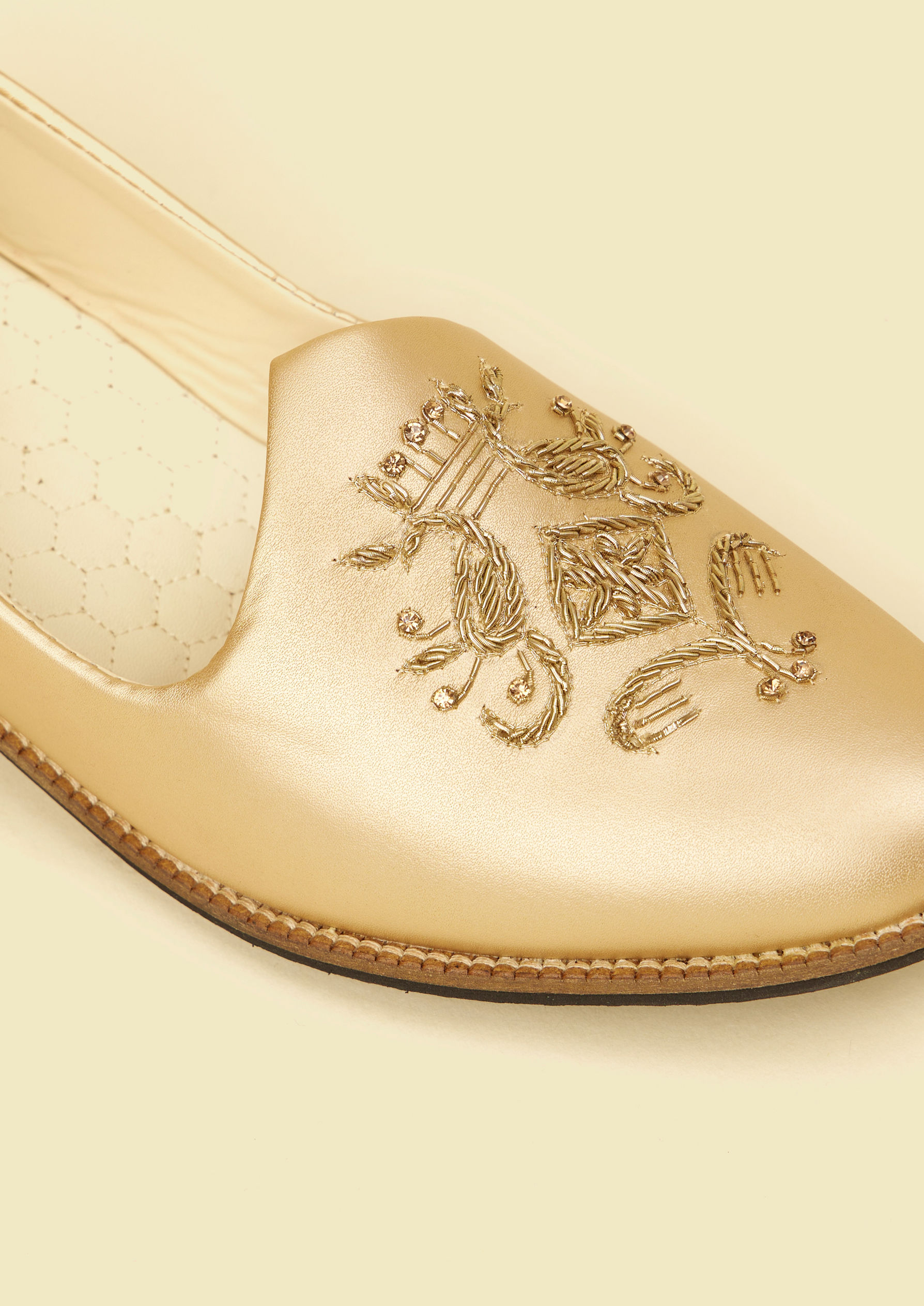 Twamev Men Golden Elegance Juti