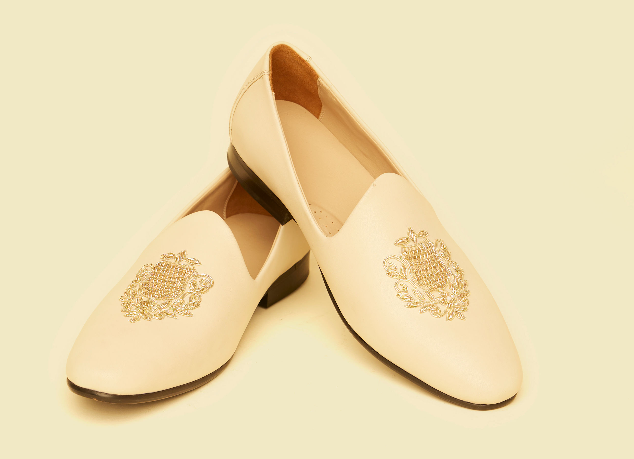 Twamev Men Elegant Beige Juti