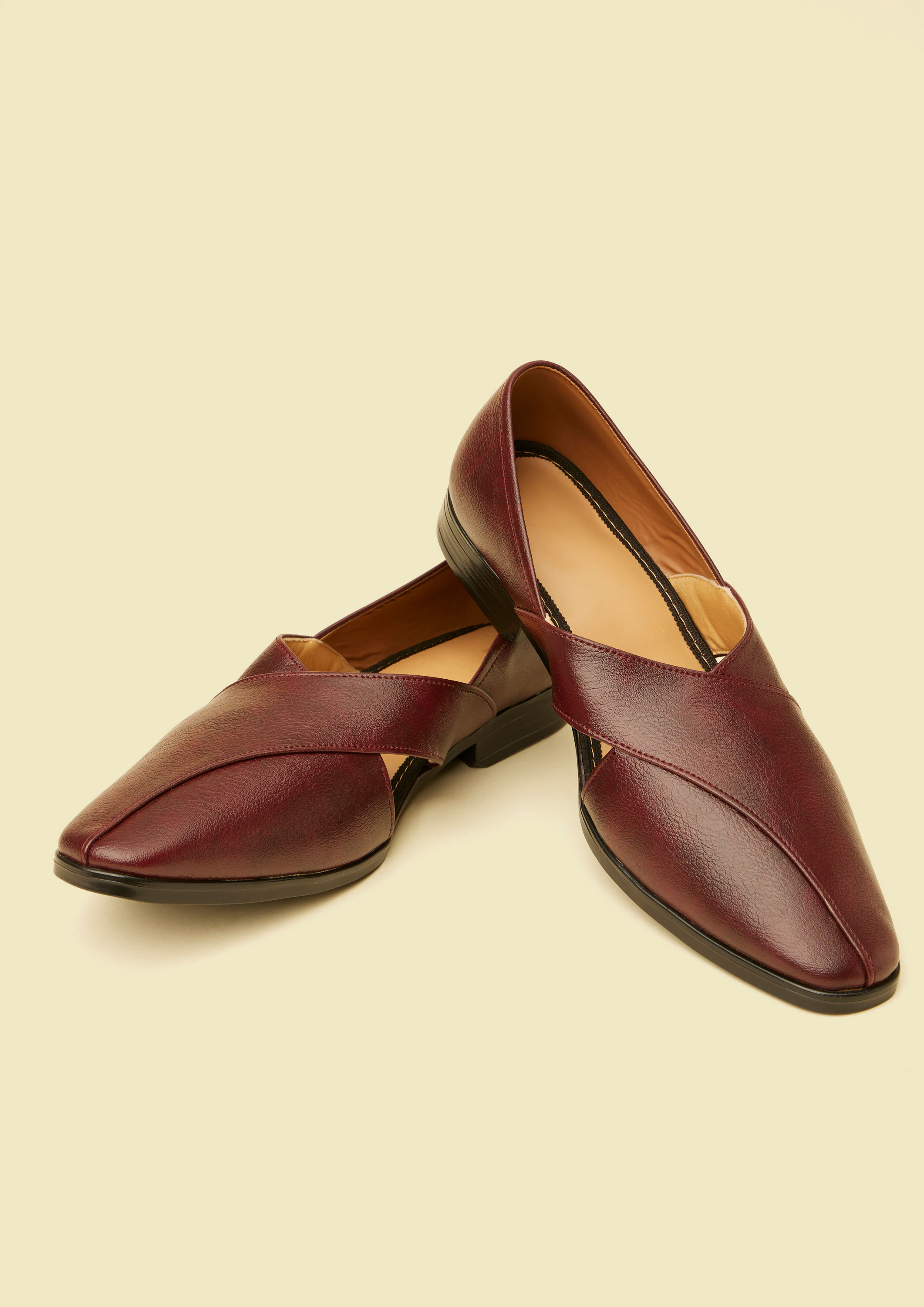 Twamev Men Wine Peshawari Juttis