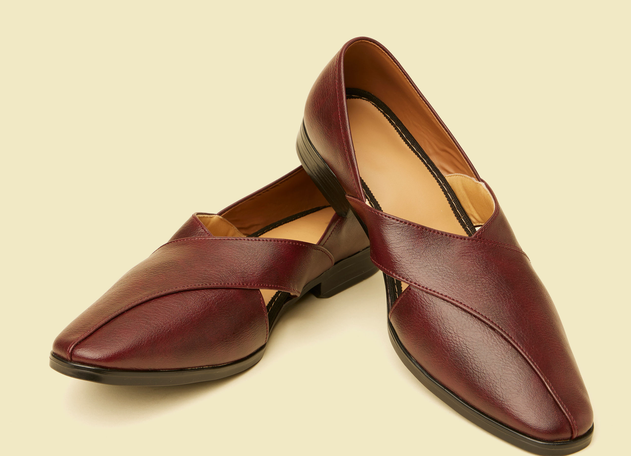 Twamev Men Wine Peshawari Juttis