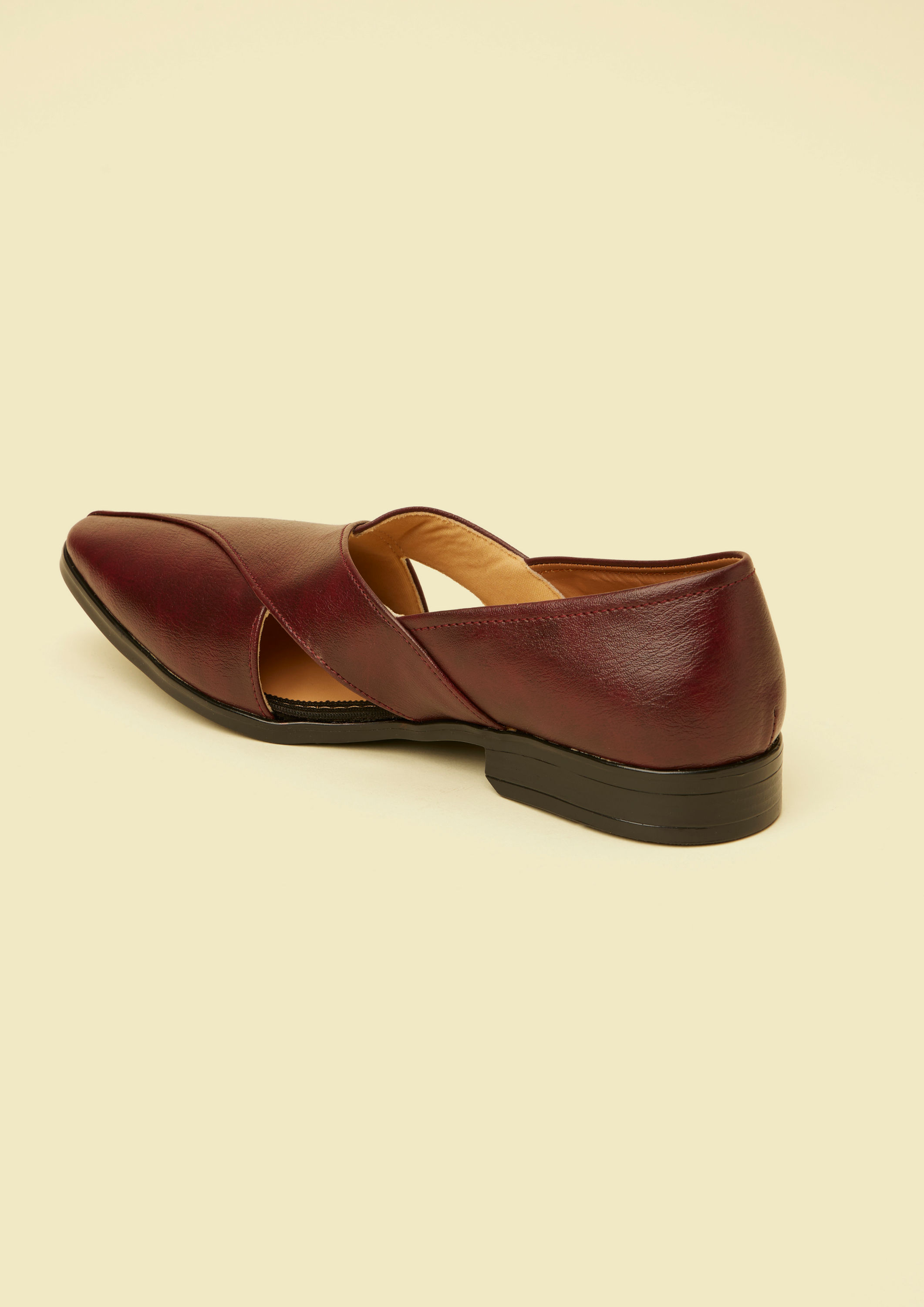 Twamev Men Wine Peshawari Juttis