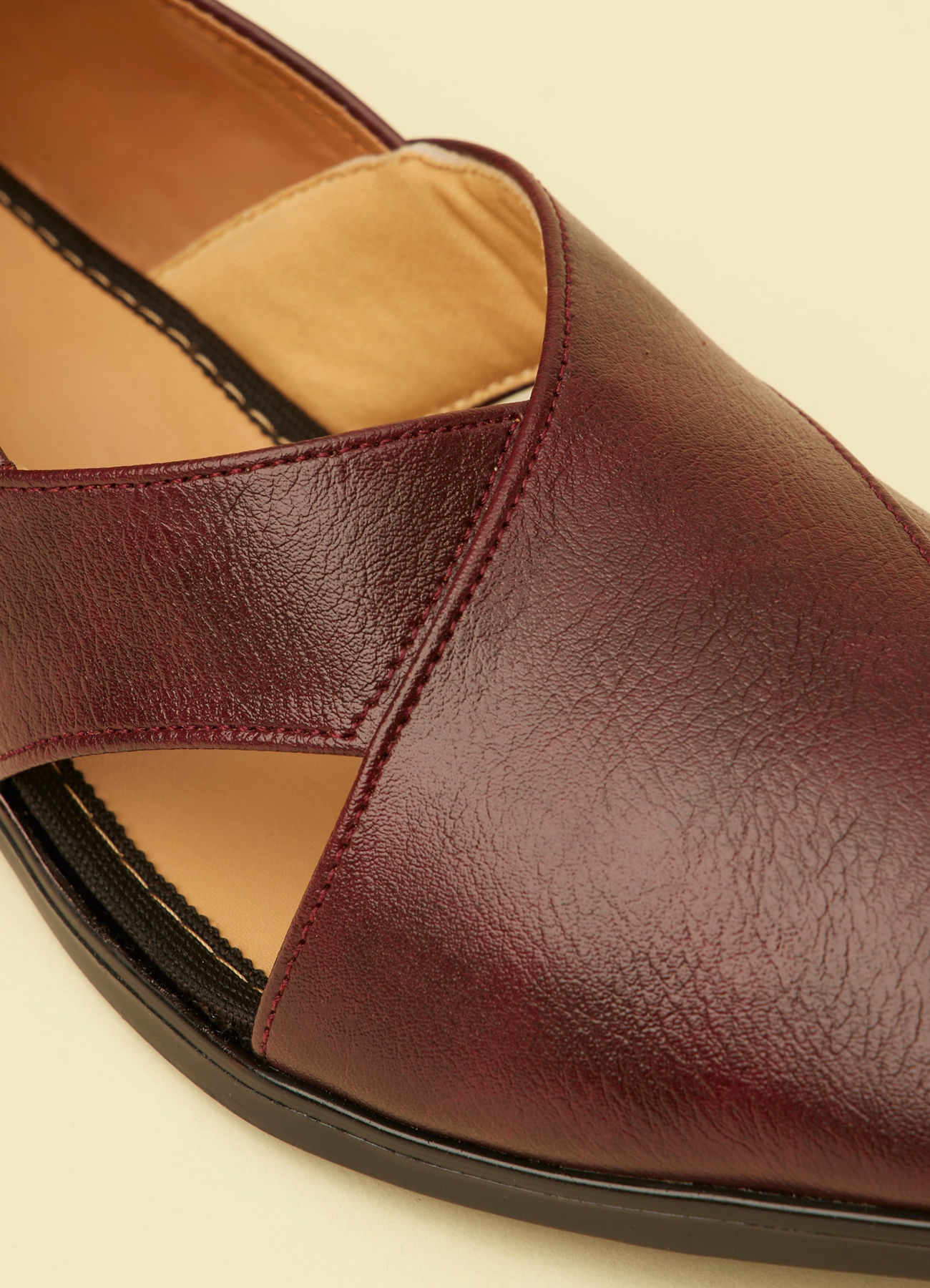 Twamev Men Wine Peshawari Juttis