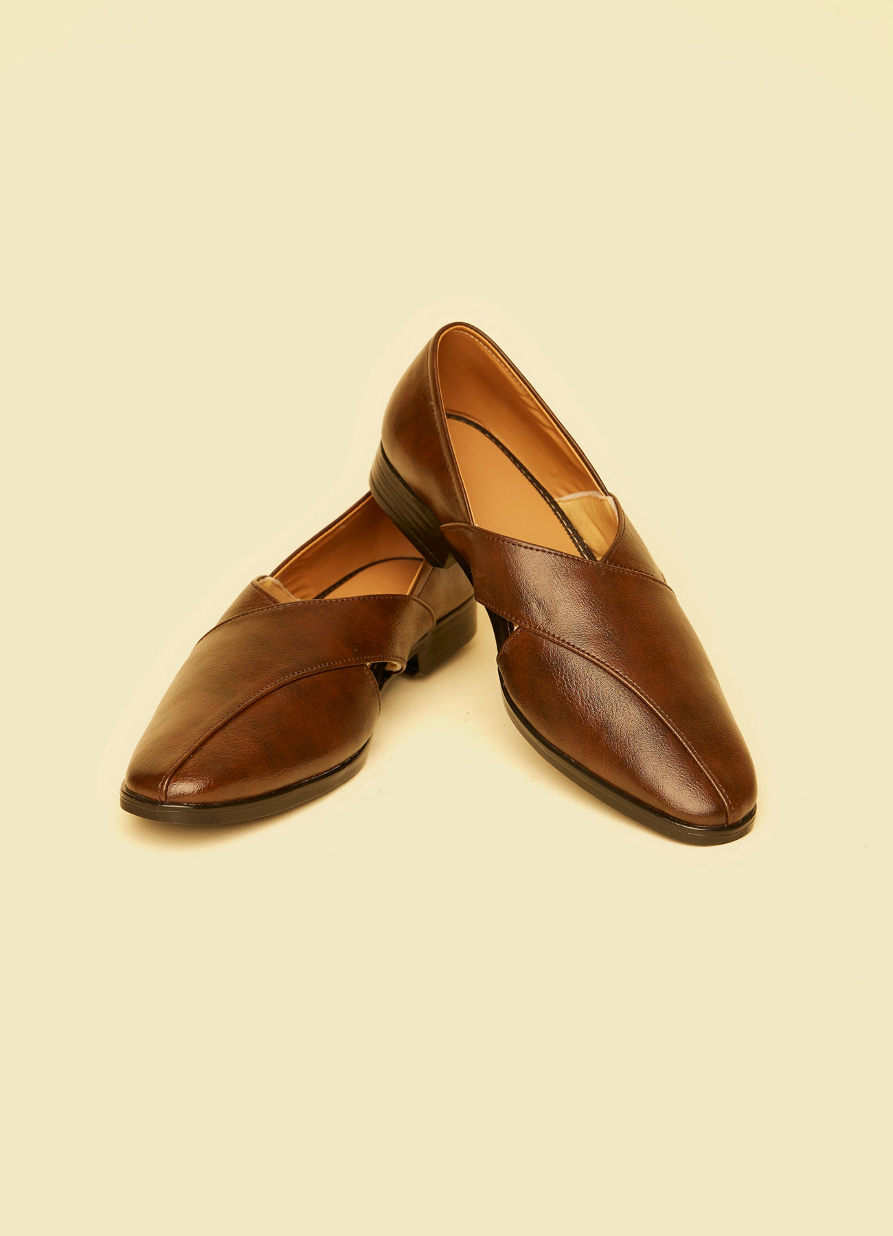 Twamev Men Regal Brown Juti