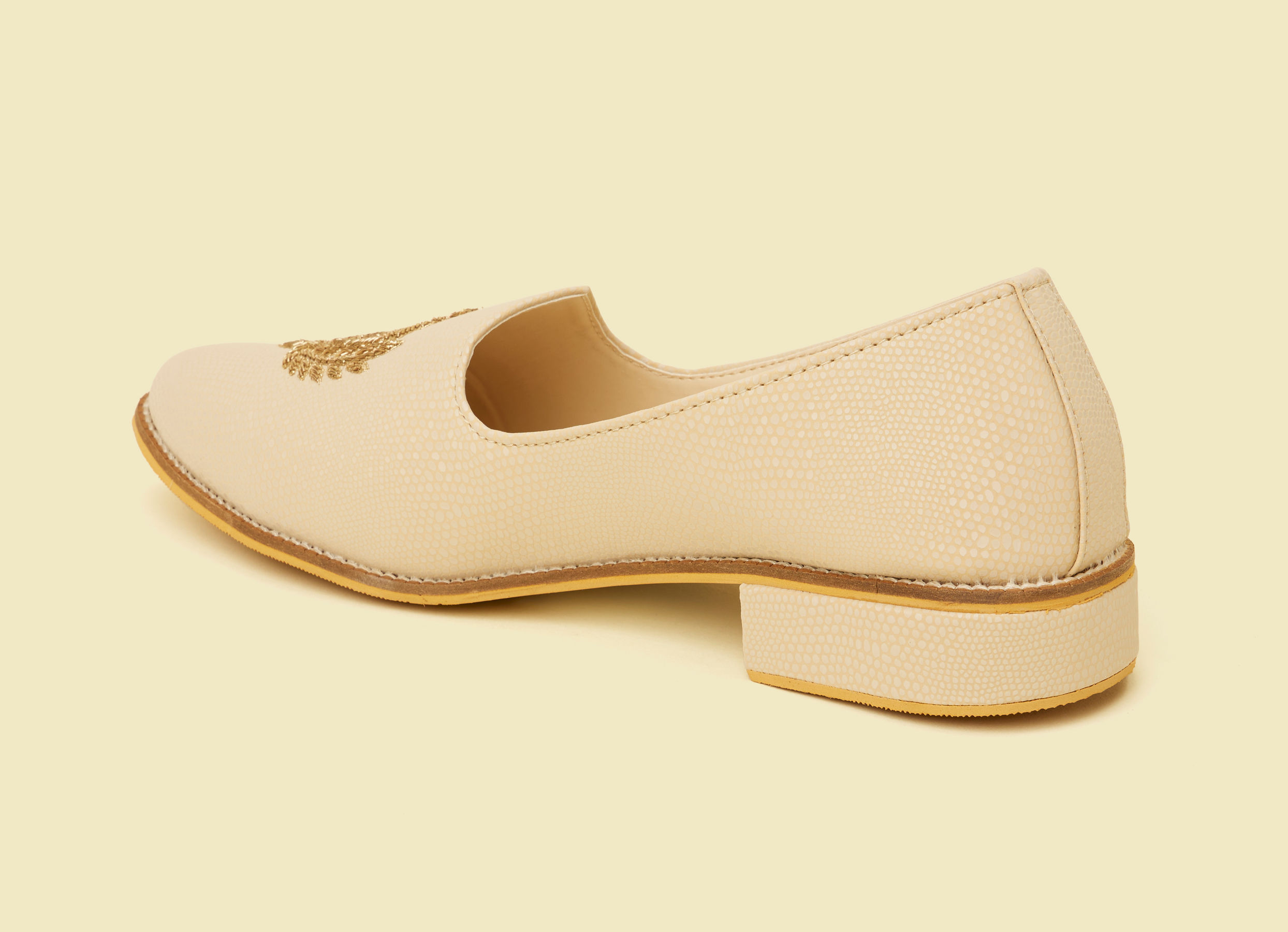 Twamev Men Cream Diamond Patterned Loafer Style Shoes