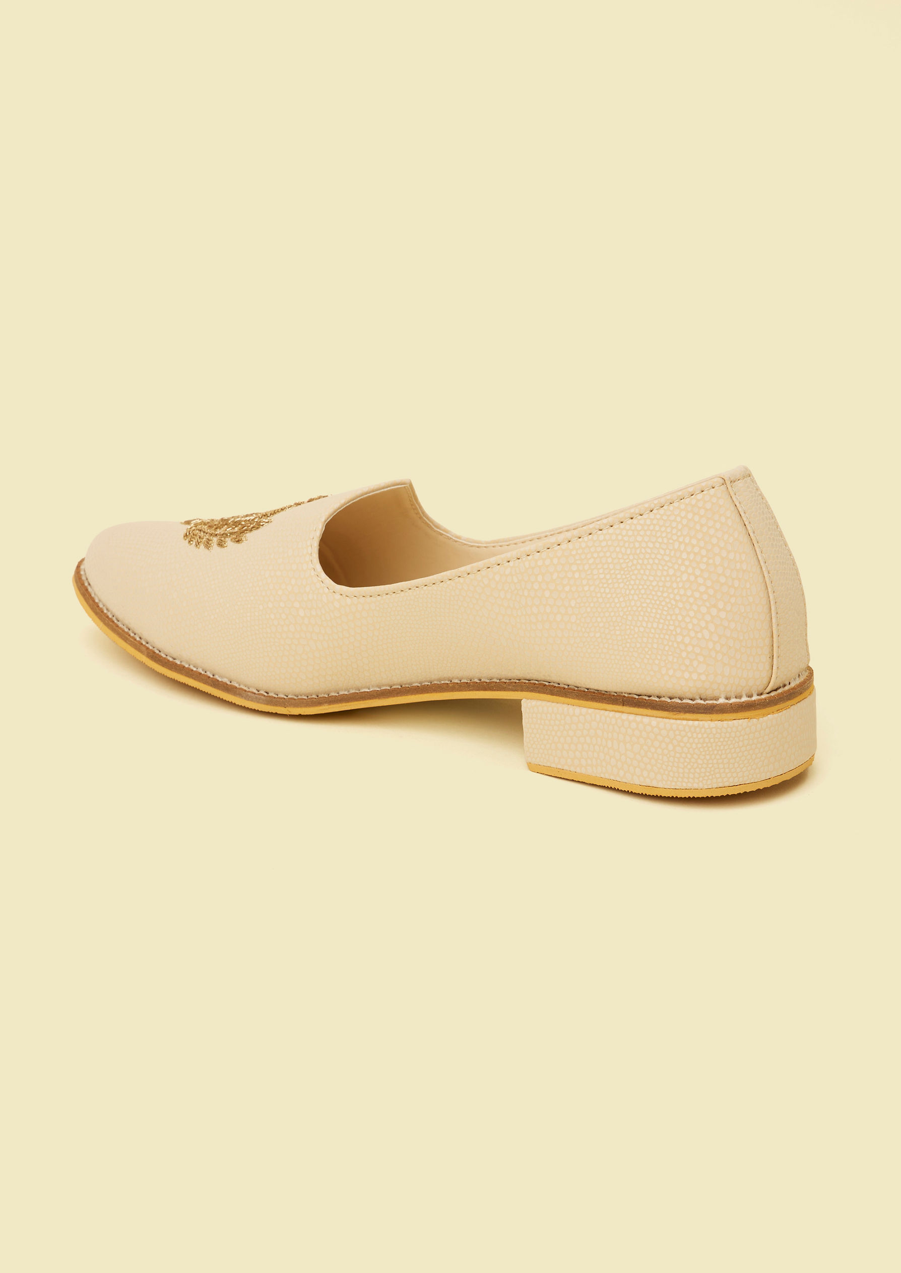 Twamev Men Cream Diamond Patterned Loafer Style Shoes