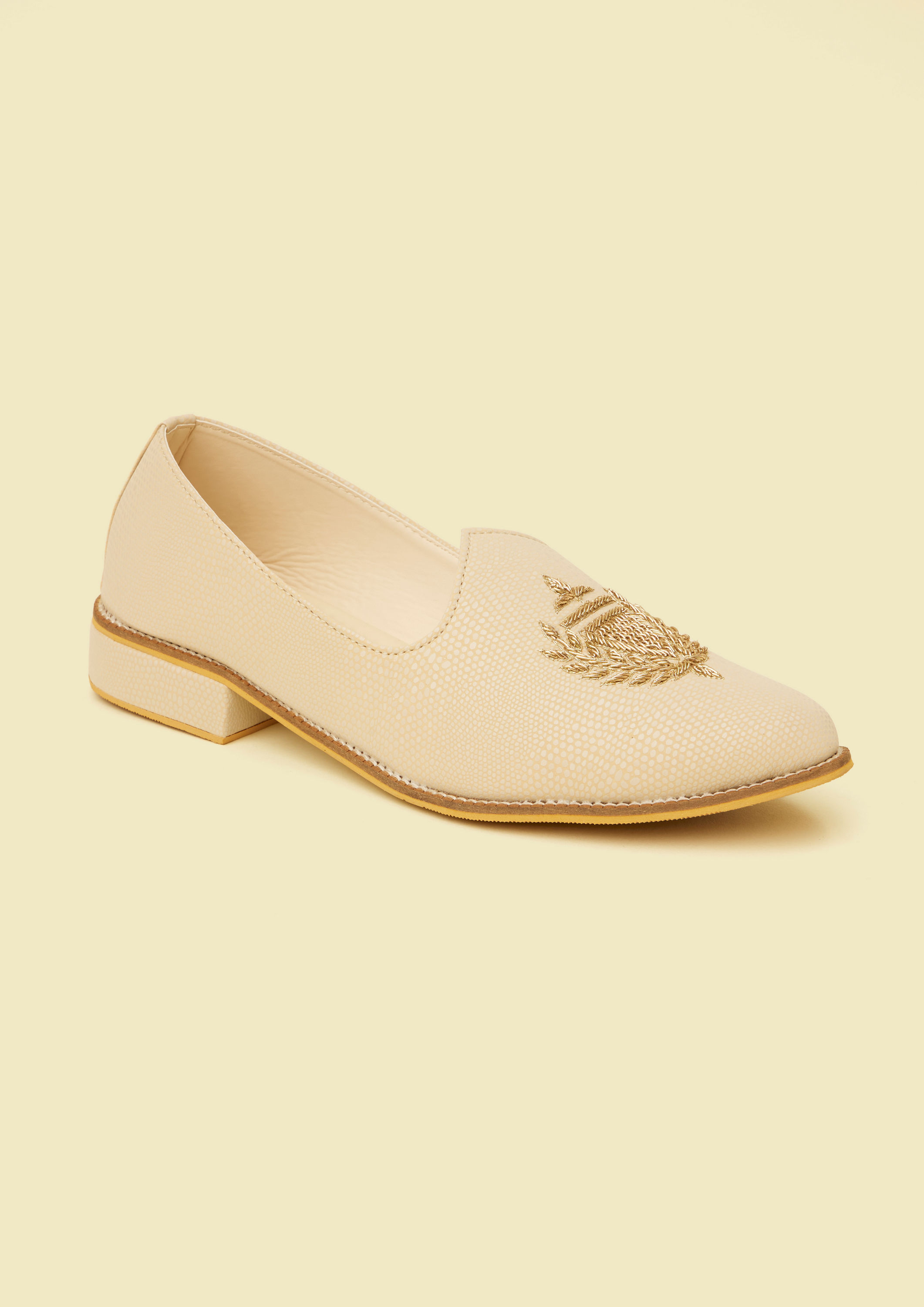 Twamev Men Cream Diamond Patterned Loafer Style Shoes