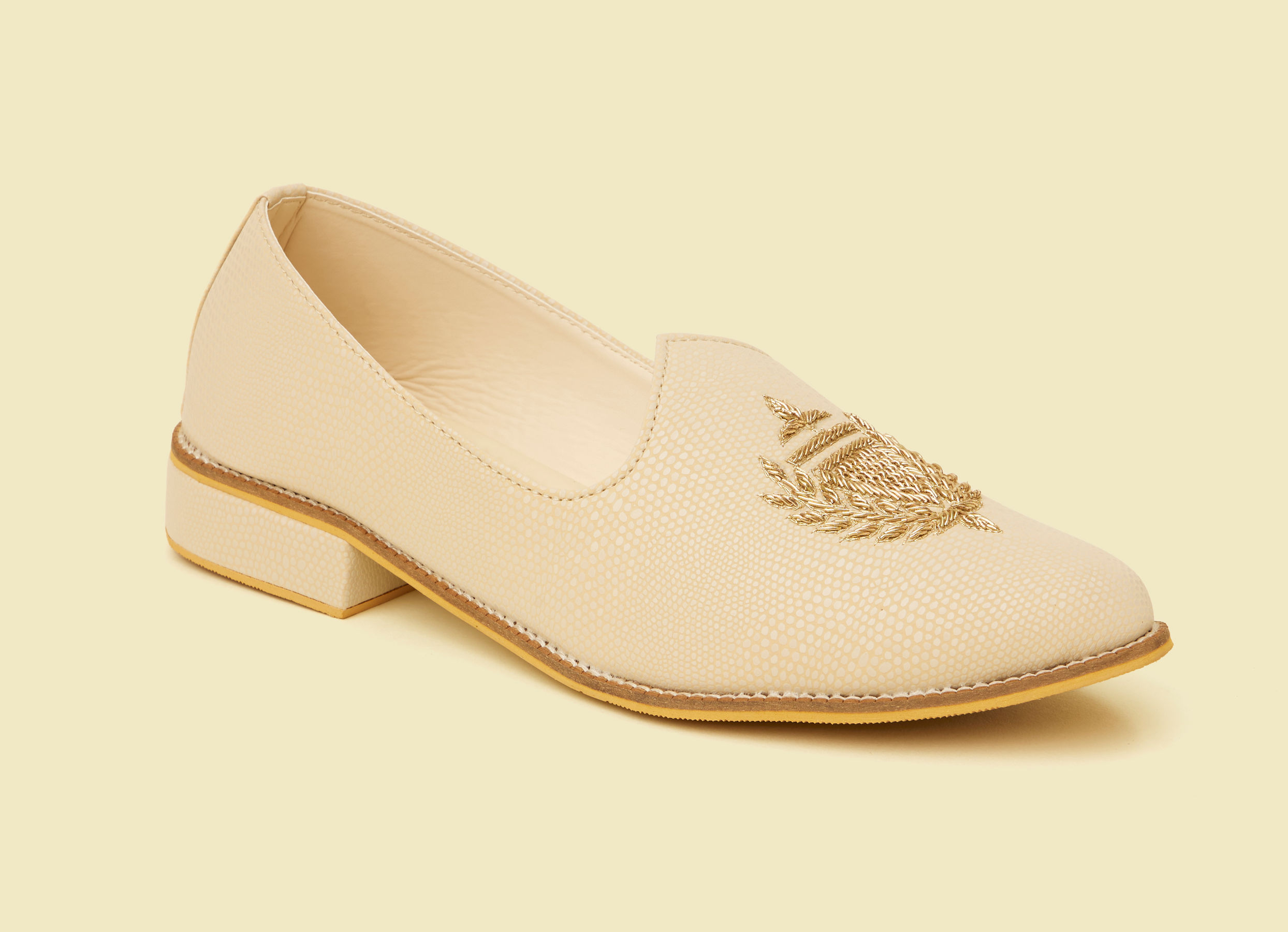 Twamev Men Cream Diamond Patterned Loafer Style Shoes