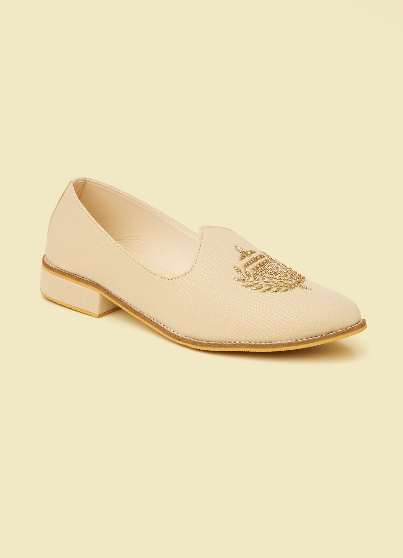 Twamev Men Cream Diamond Patterned Loafer Style Shoes