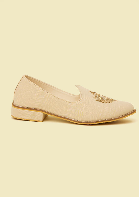 Twamev Men Cream Diamond Patterned Loafer Style Shoes
