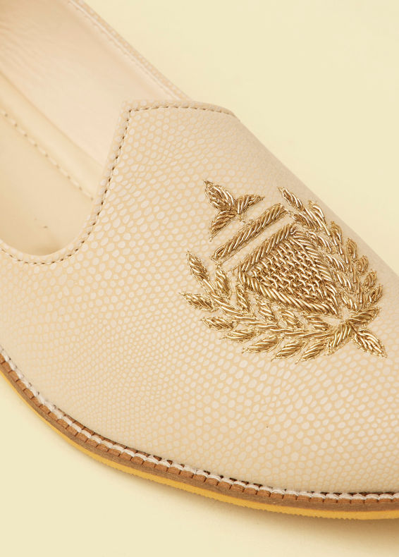 Twamev Men Cream Diamond Patterned Loafer Style Shoes