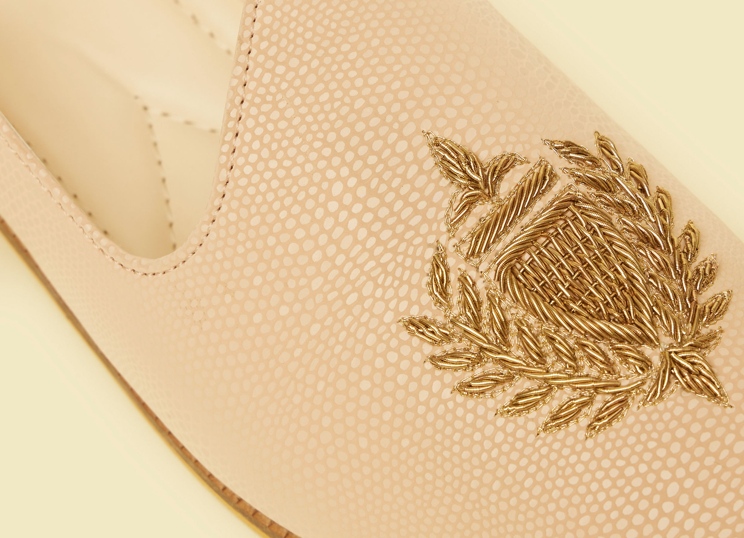 Twamev Men Peach Elegance Jooti