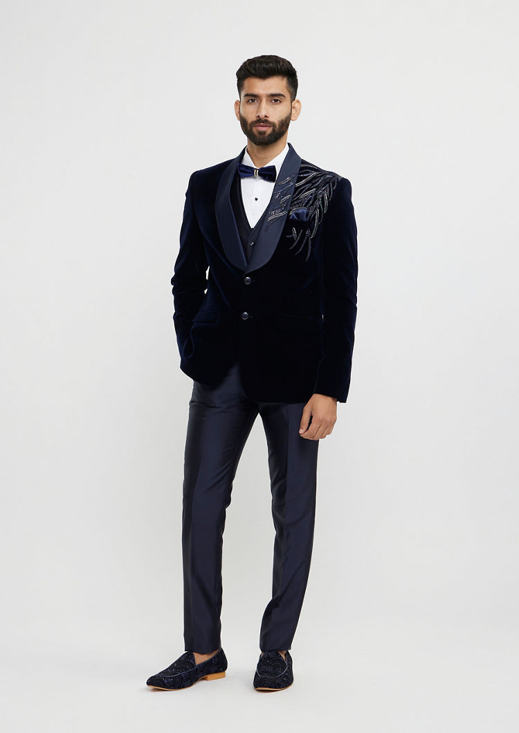 alt message - Twamev Men Dark Blue Velvet Suave Suit Set image number 4