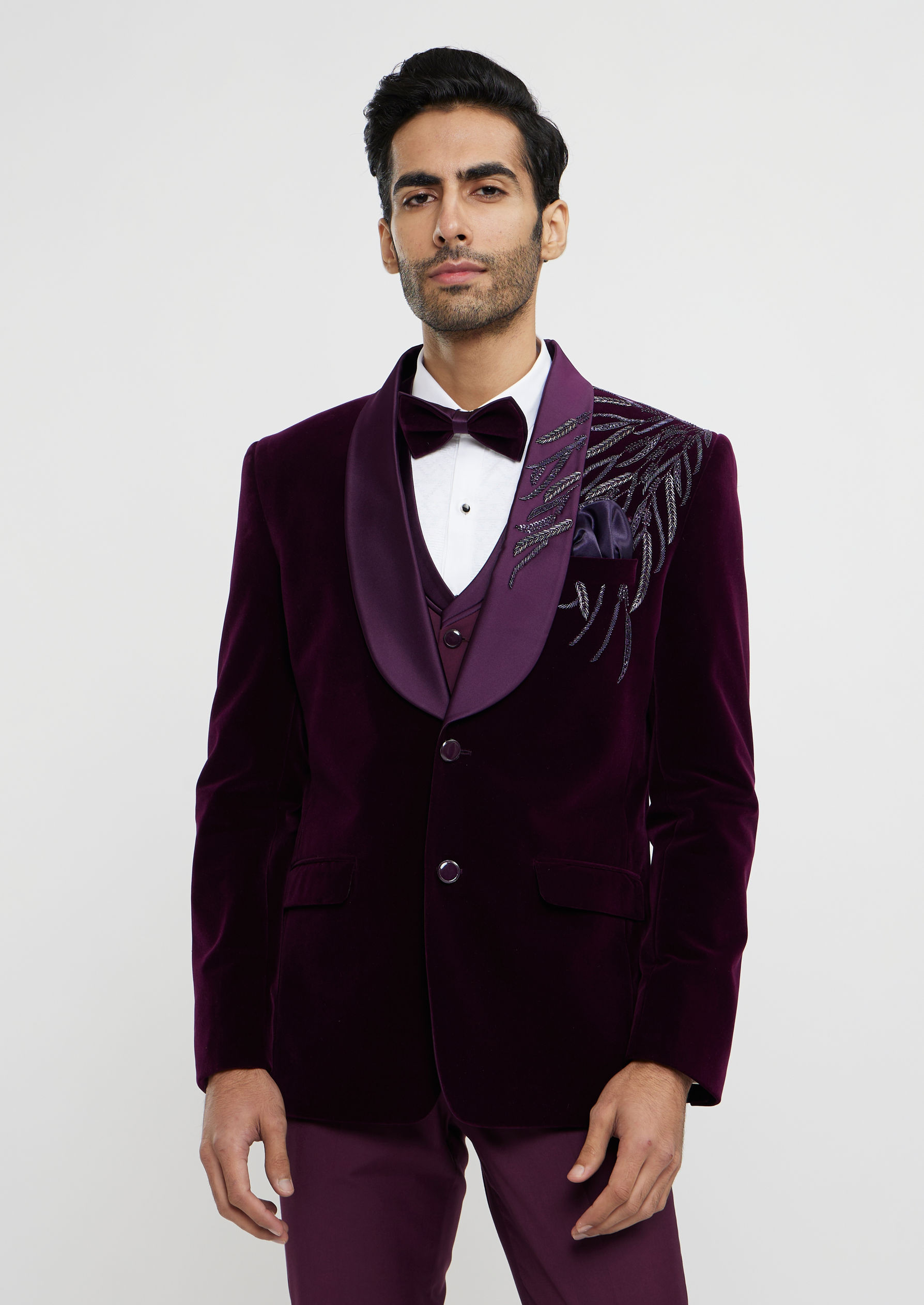 alt message - Twamev Men Regal Wine Velvet Men's Suit Set image number 0