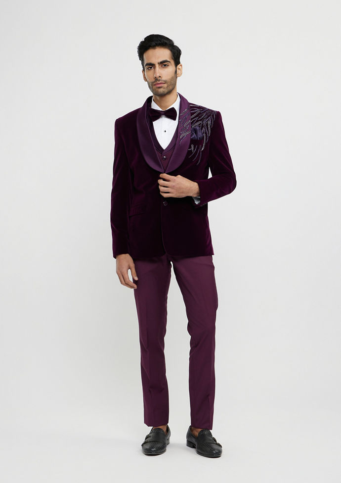 alt message - Twamev Men Regal Wine Velvet Men's Suit Set image number 4