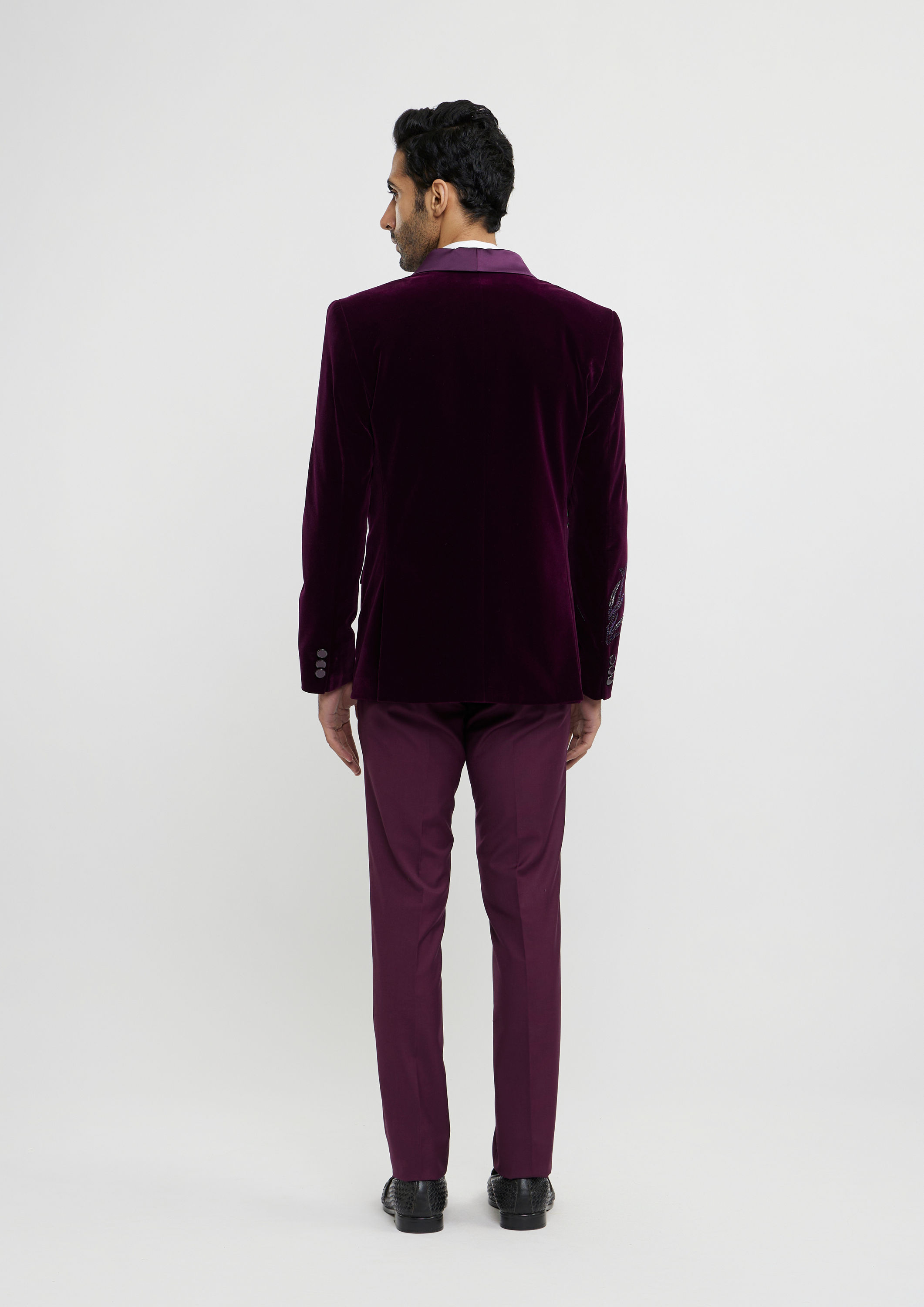 alt message - Twamev Men Regal Wine Velvet Men's Suit Set image number 5