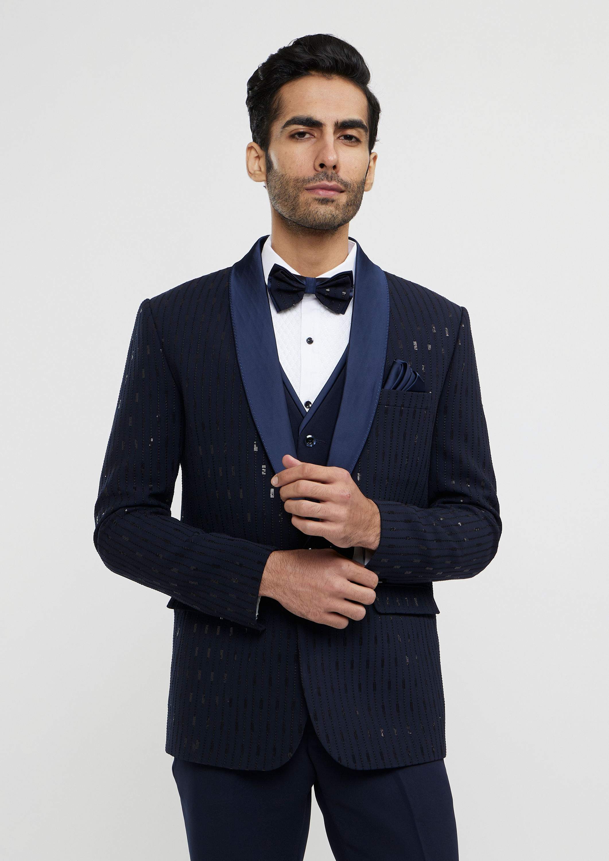 alt message - Twamev Men Navy Blue Linear Patterned Sequinned Suit Set image number 0