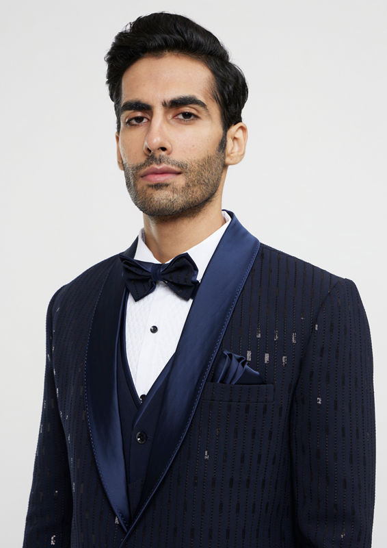 alt message - Twamev Men Navy Blue Linear Patterned Sequinned Suit Set image number 1