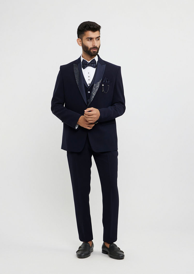 alt message - Twamev Men Indigo Blue Plain Classic Suit Set with Cutdana Work image number 4