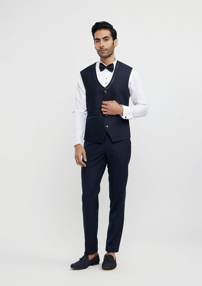 alt message - Twamev Men Midnight Blue Jaal Patterned Suit Set with Sequin Work image number 3