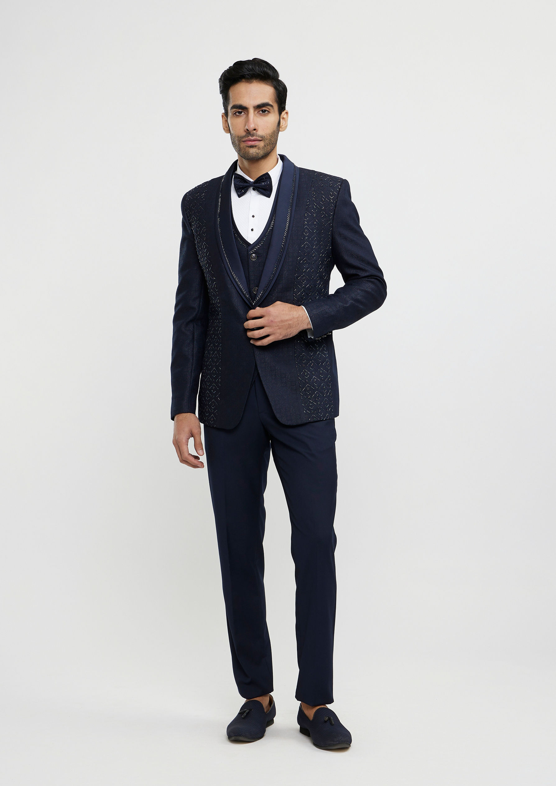 alt message - Twamev Men Midnight Blue Jaal Patterned Suit Set with Sequin Work image number 4