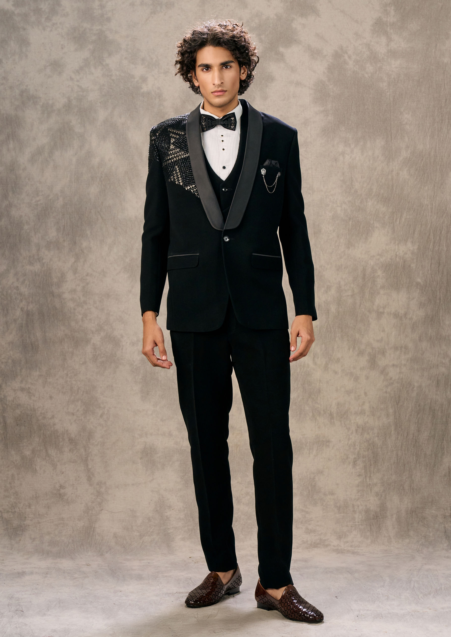 Twamev Men Black Opulence Suit Set