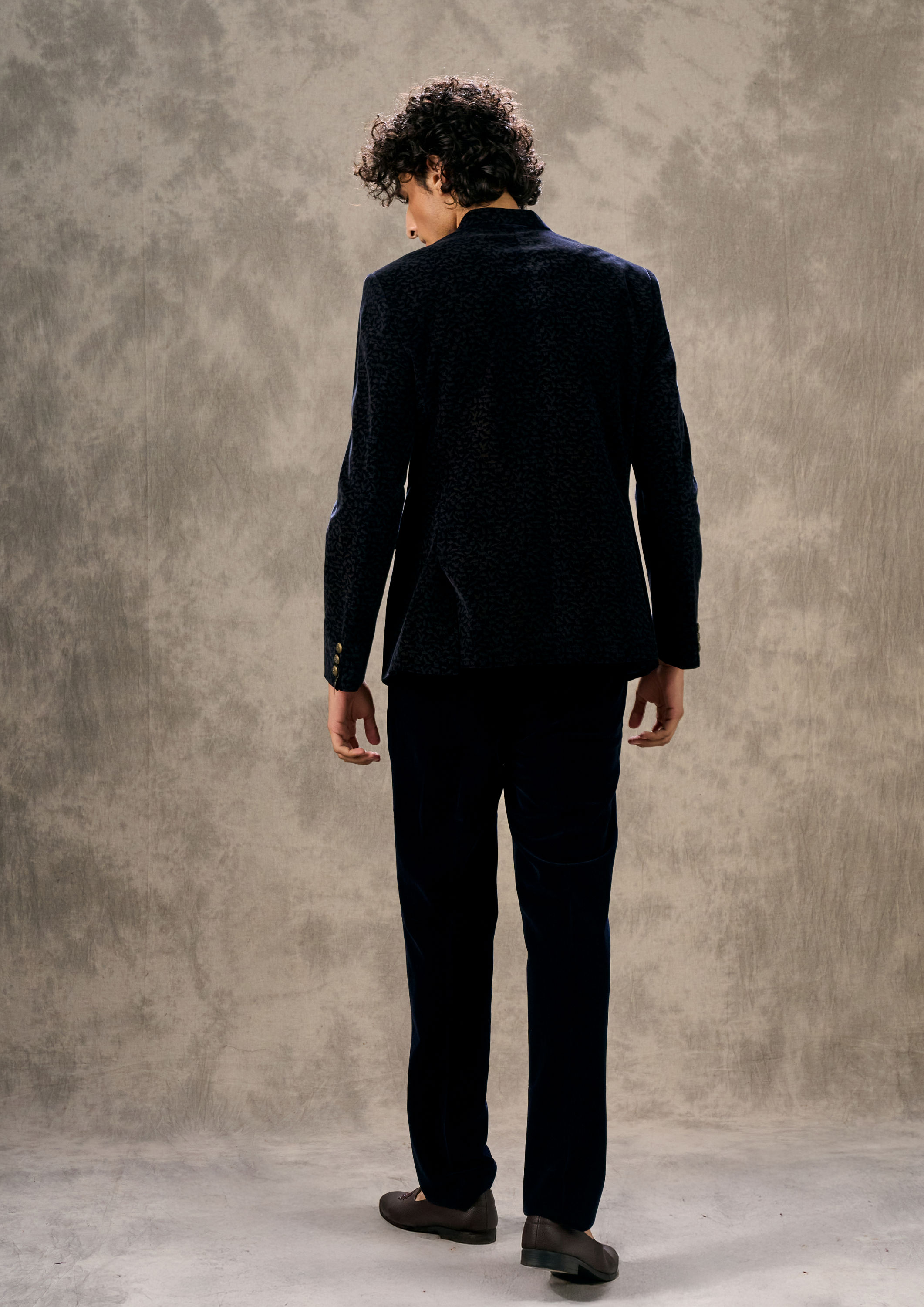 Twamev Men Navy Velvet Textured Jodhpuri Set