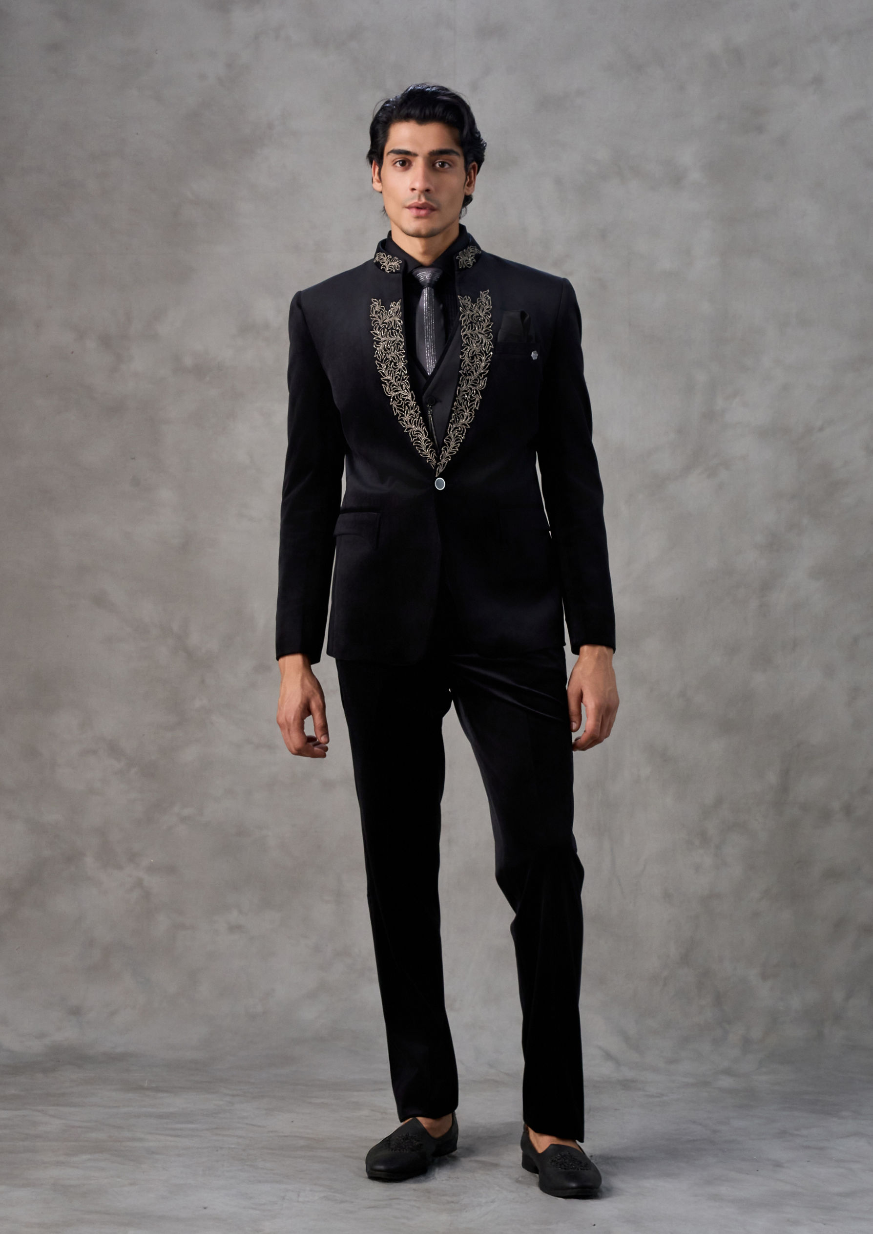 Twamev Men Black Brilliance Velvet Suit Set