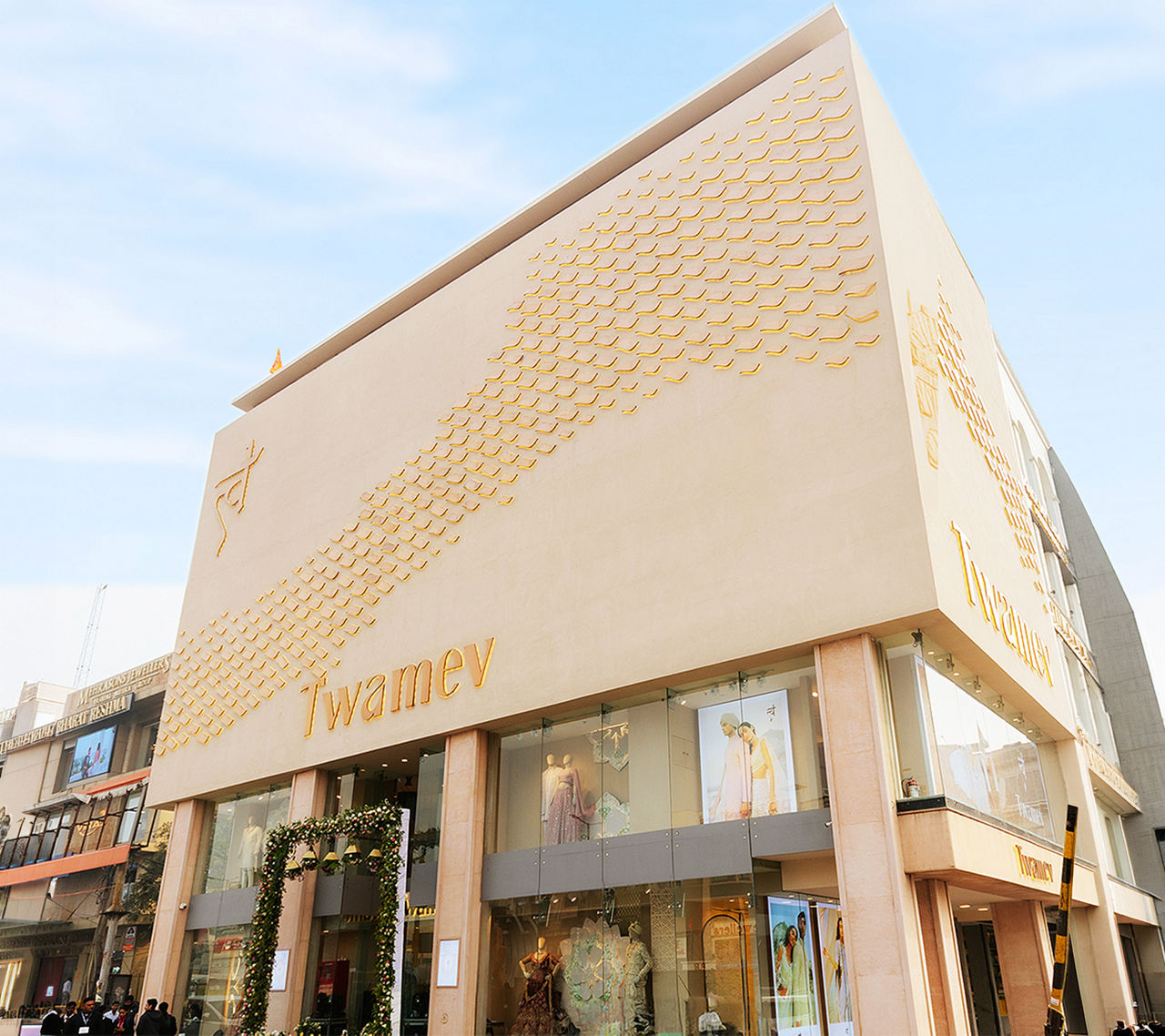 Twamev South Extension Delhi : Wedding Wear Store for Brides, Grooms & Families
