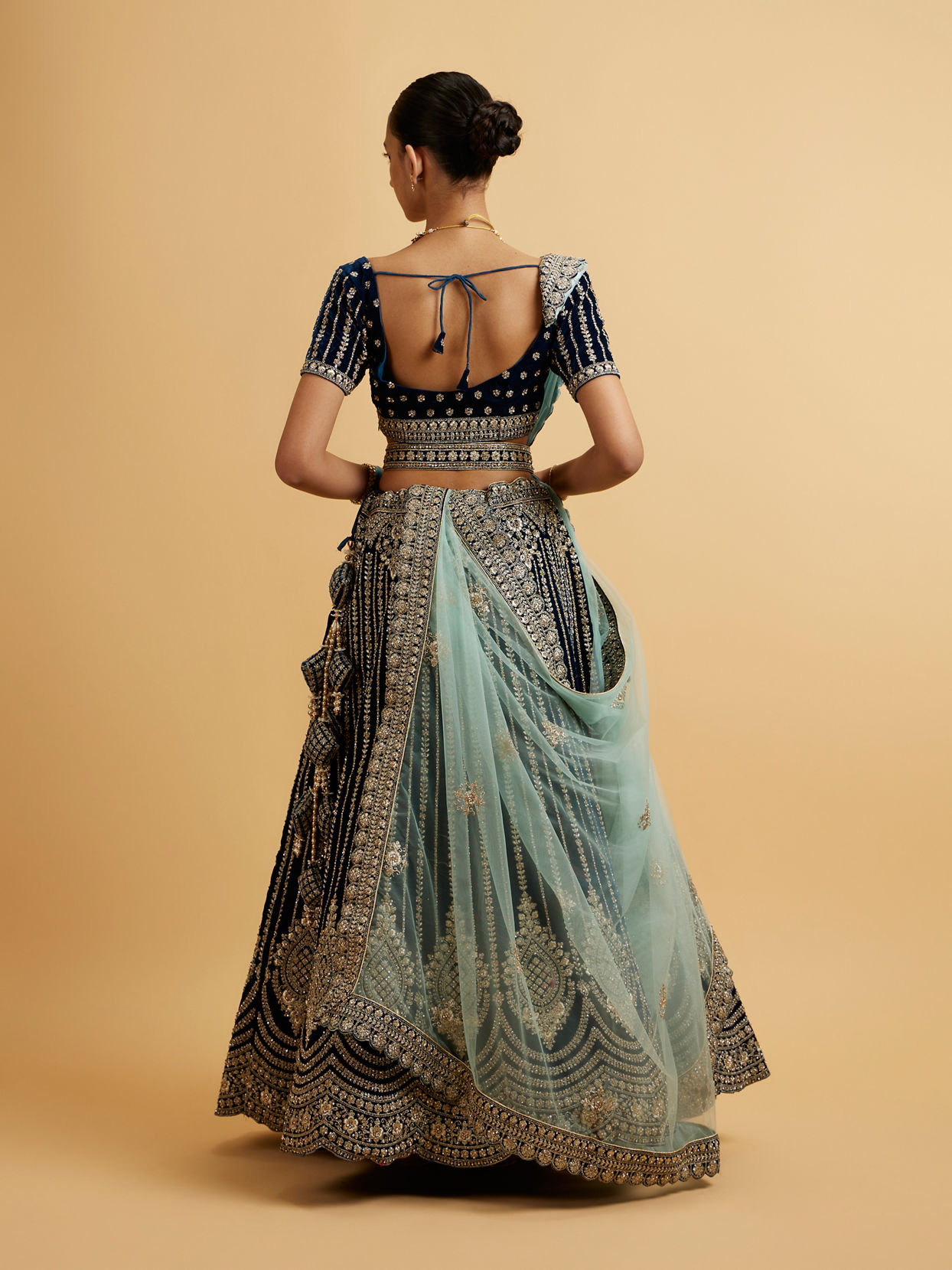 alt message - Mohey Women Teal Blue Floral Medallion Patterned Lehenga image number 4