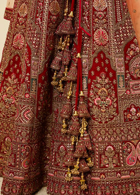 alt message - Mohey Women Bright Red Pink Imperial Paisley Patterned Bridal Lehenga image number 3