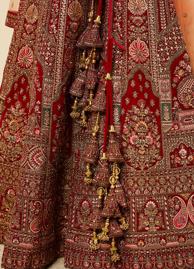 alt message - Mohey Women Bright Red Pink Imperial Paisley Patterned Bridal Lehenga image number 3