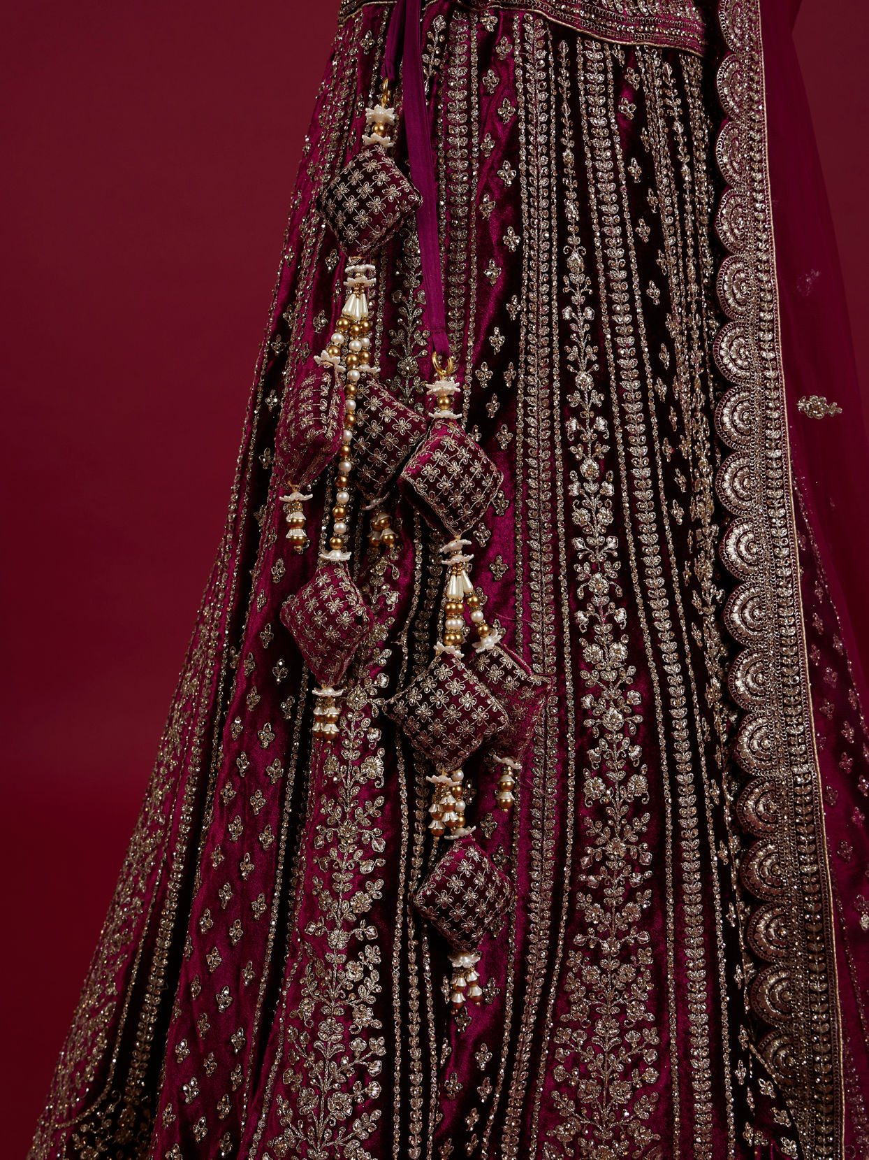 Mohey Women Radiant Wine Velvet Lehenga image number 4