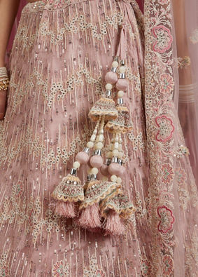 Mohey Women Blush Pink Floral Embroidered Lehenga with Sequin image number 4