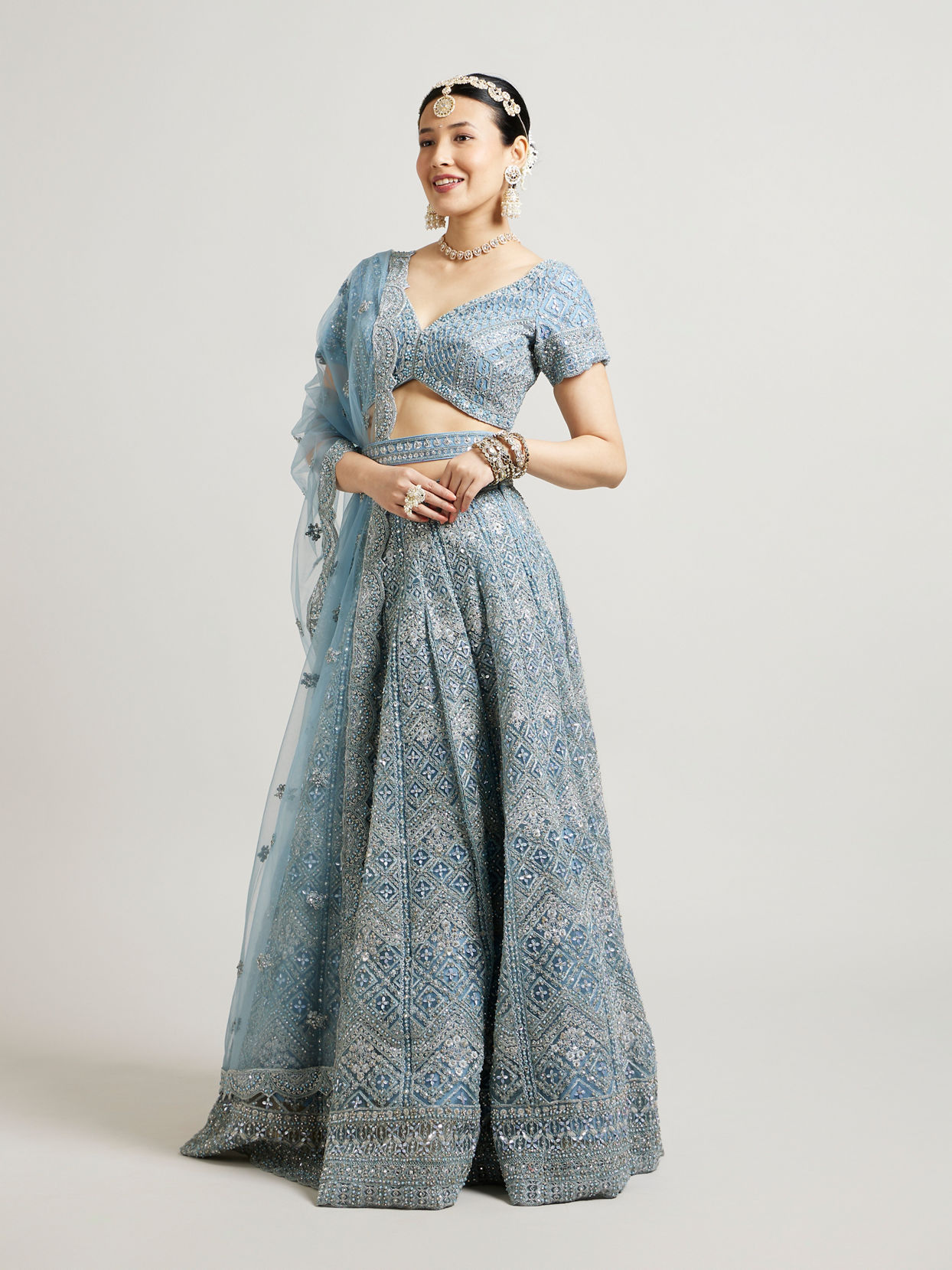 alt message - Mohey Women Ethereal Blue Net Lehenga image number 2