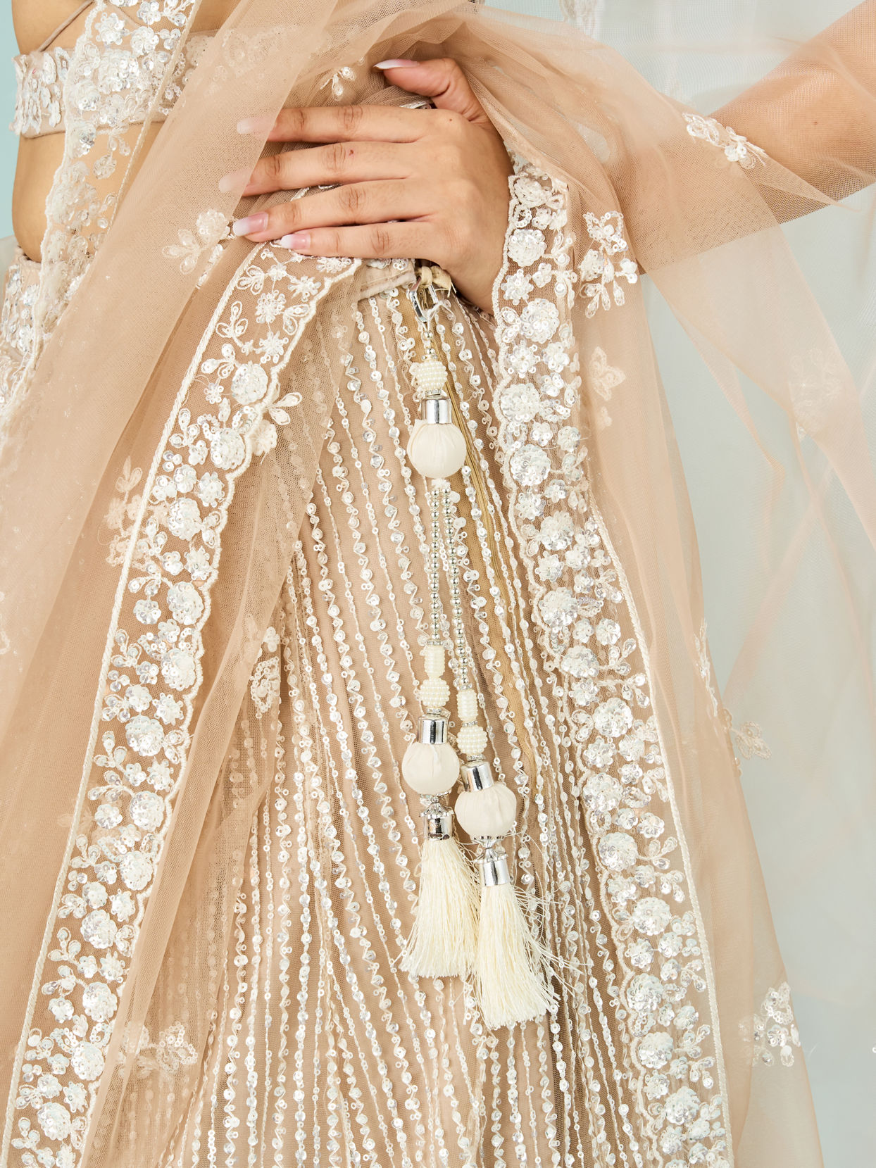 Mohey Women Cream Embellished Royal Semi Bridal Lehenga