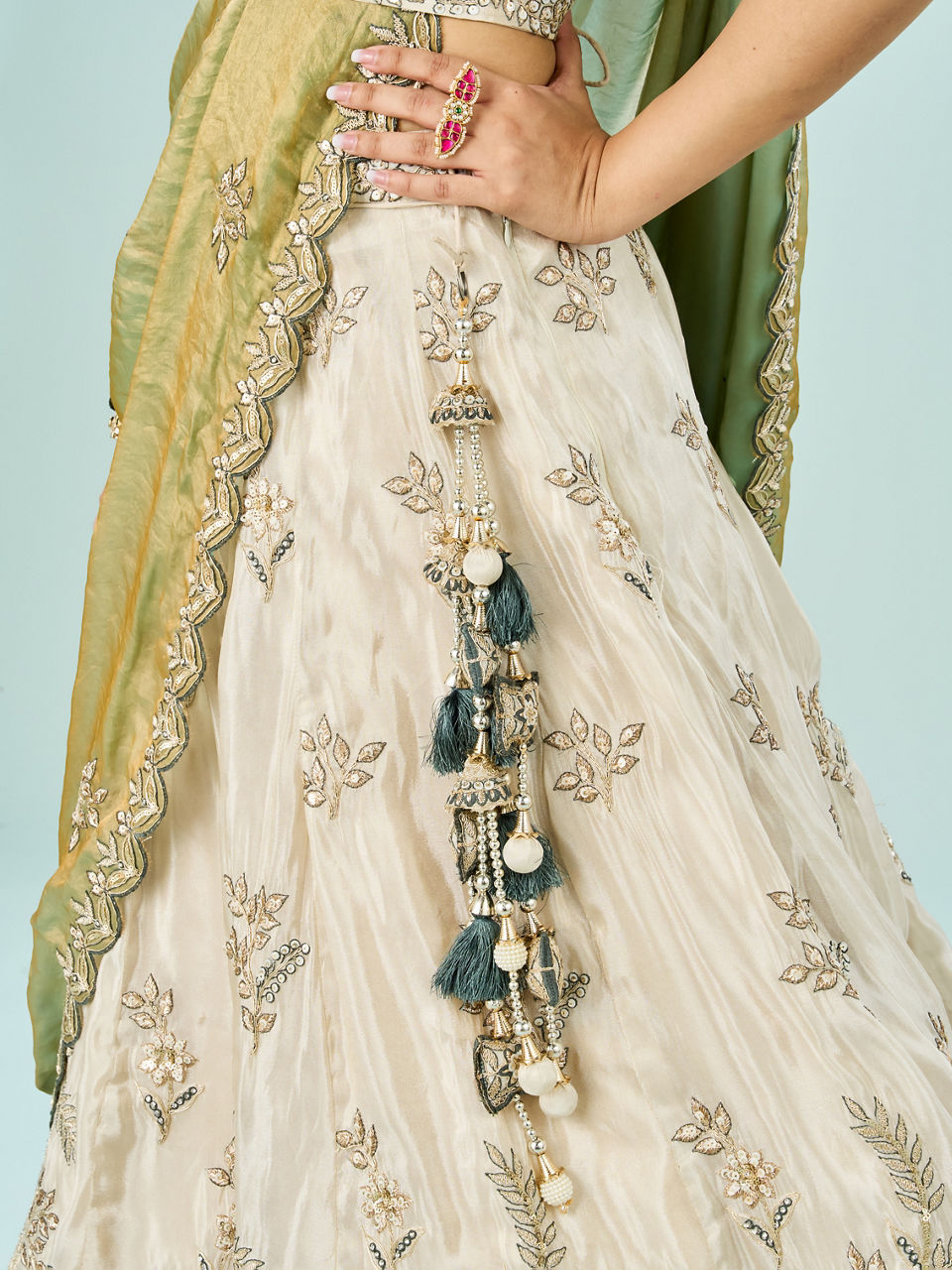 Mohey Women Elegant Cream Semi Bridal Lehenga