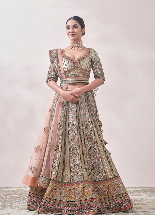 Manyavar hotsell bridal lehenga