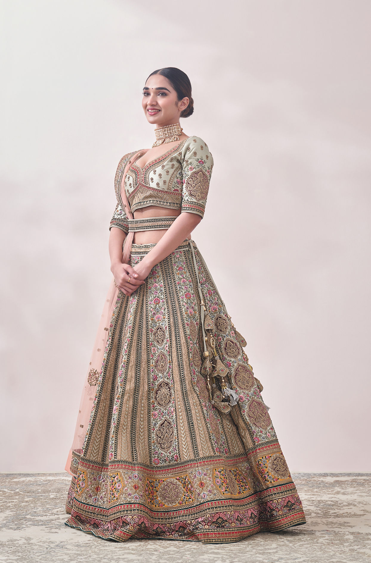 alt message - Mohey Women Pistachio Green Floral Patterned Bridal Lehenga image number 2