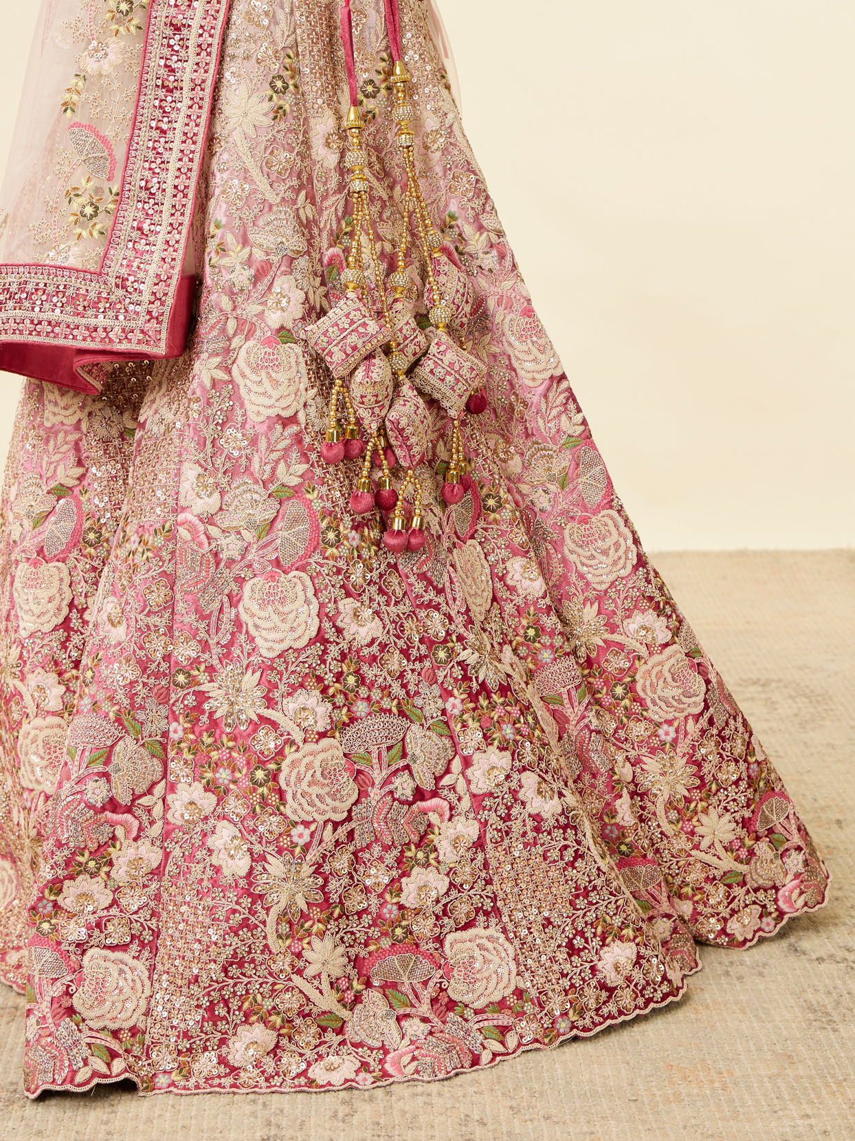 alt message - Mohey Women Berry Pink Floral Embroidered Bridal Lehenga image number 3