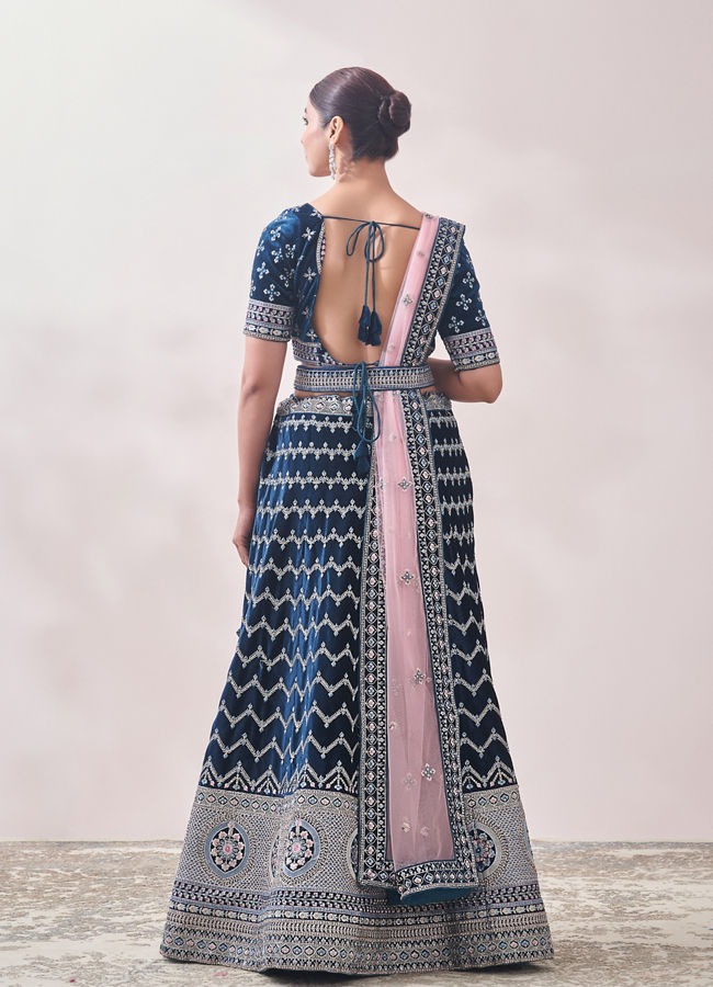 alt message - Mohey Women Teal Blue Embroidered Lehenga image number 3