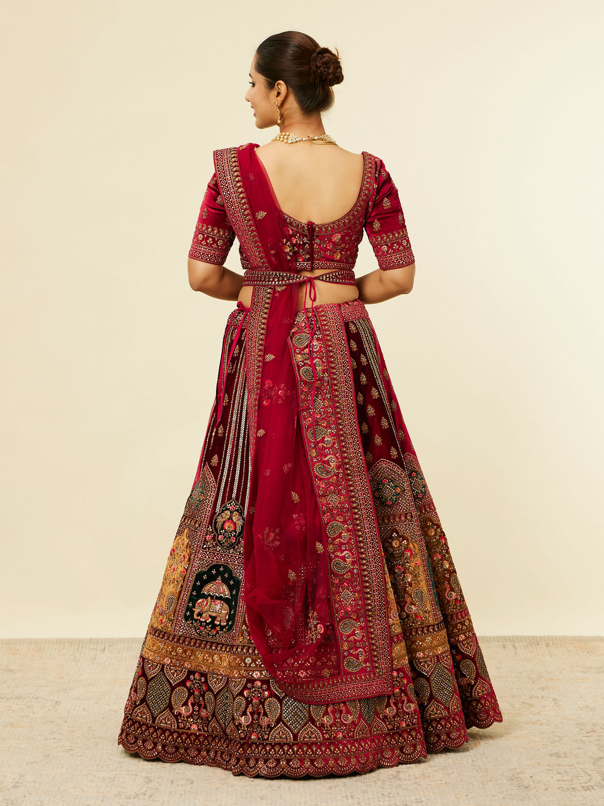 alt message - Mohey Women Maroon Floral Aari Embroidered Lehenga image number 4