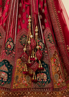 alt message - Mohey Women Maroon Floral Aari Embroidered Lehenga image number 3