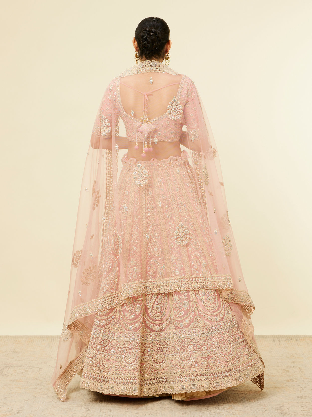 alt message - Mohey Women Light Pink Imperial Paisley Patterned Lehenga image number 4