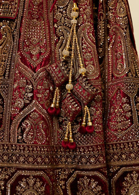 alt message - Mohey Women Maroon Paisley Floral Embroidered Bridal Lehenga image number 3
