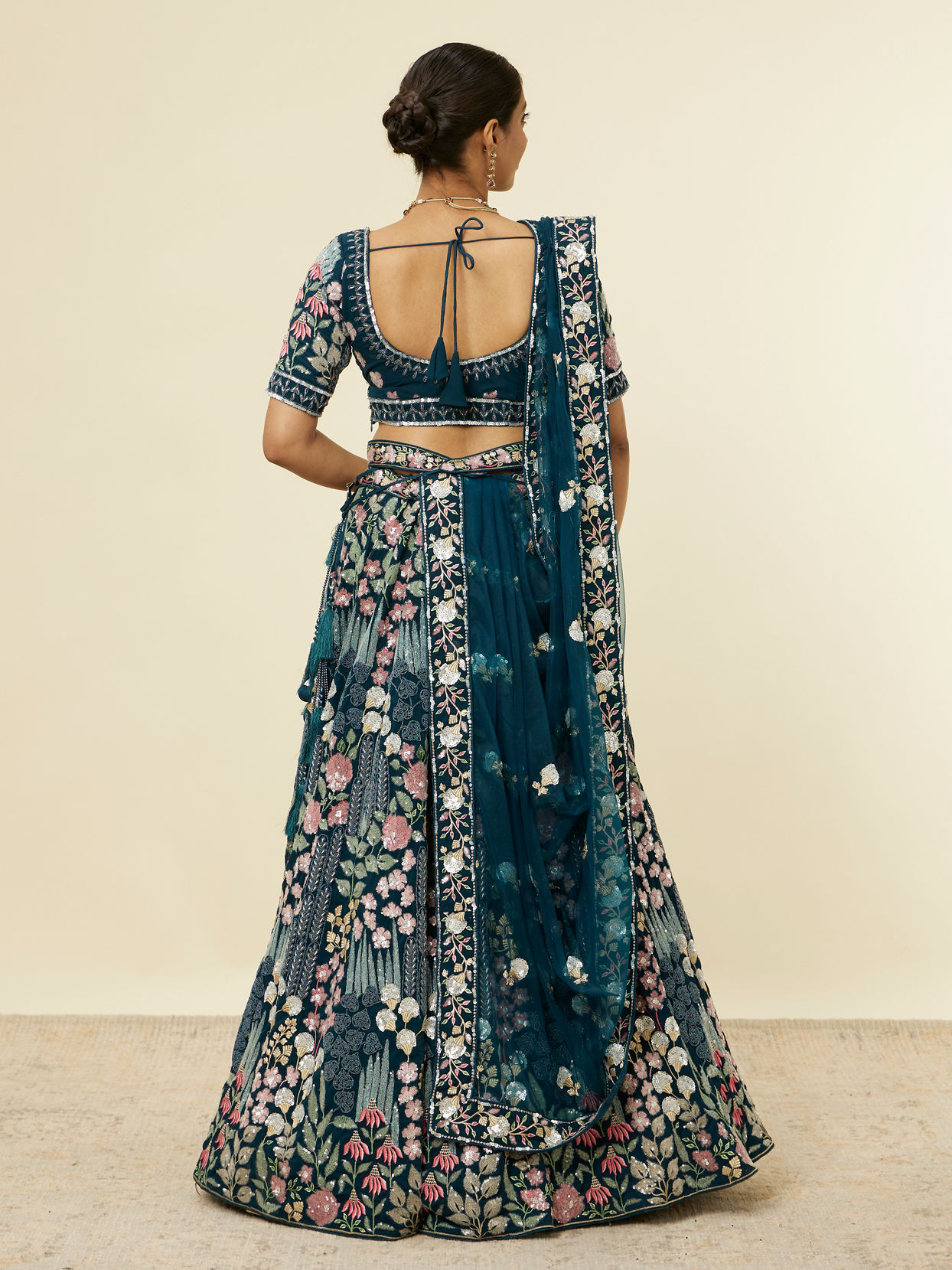 alt message - Mohey Women Teal Blue Floral Embroidered Lehenga image number 3