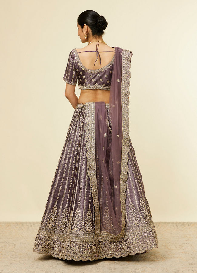 alt message - Mohey Women Purple Floral Aari Embroidered Lehenga image number 4