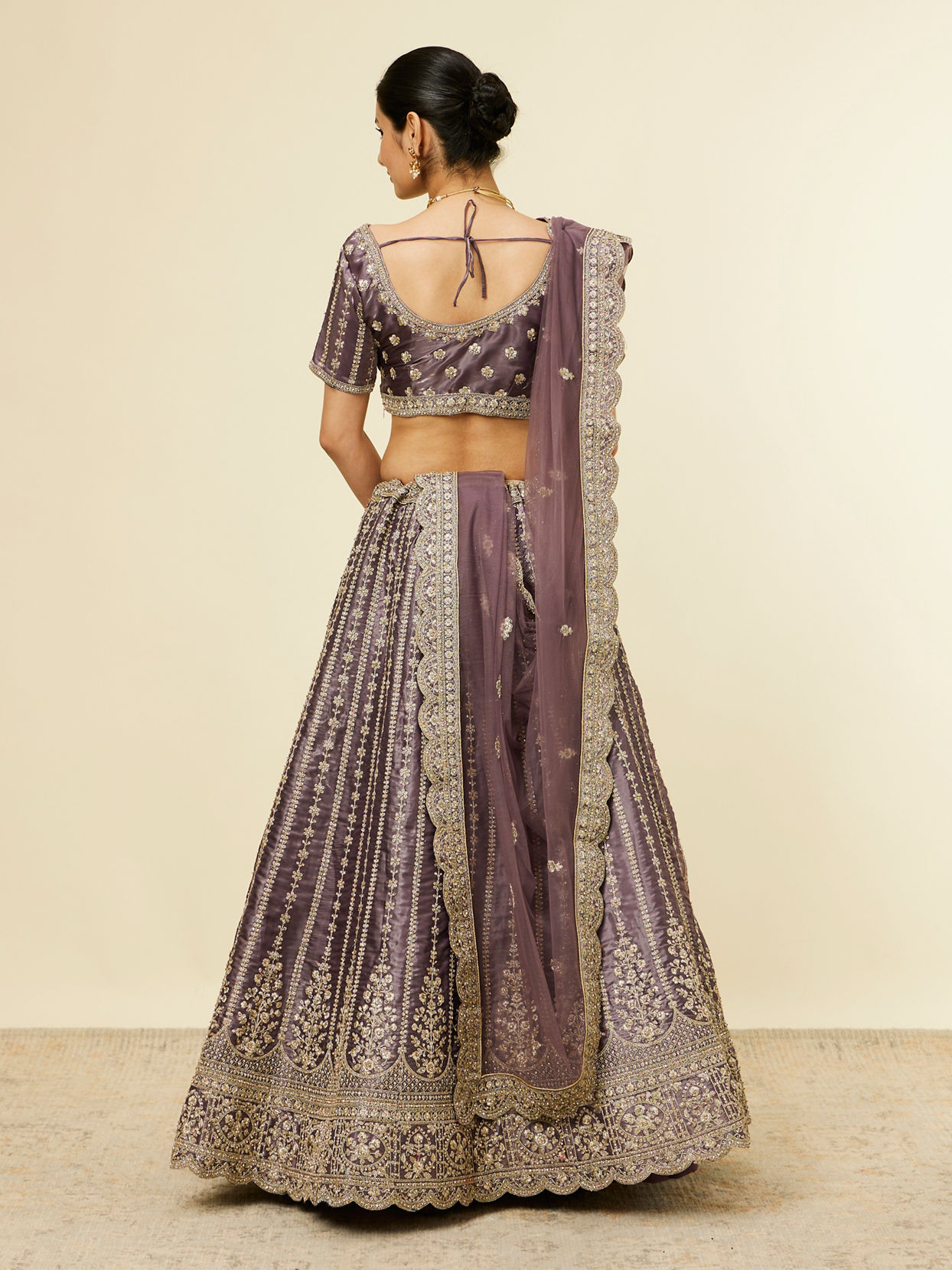 alt message - Mohey Women Purple Floral Aari Embroidered Lehenga image number 4