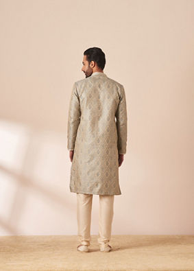 alt message - Manyavar Men Light Grey Jacquard Kurta Pajama image number 4