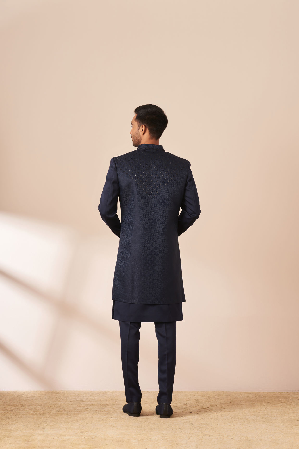 alt message - Manyavar Men Dark Blue Embellished Jacket Style Indo Western image number 4